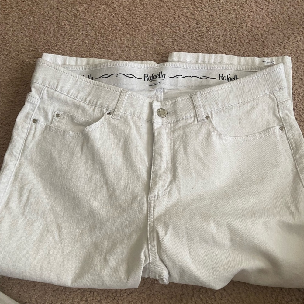 White Capri pants